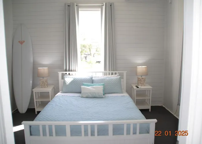 The Little River Cottage - Riverfront Retreat
