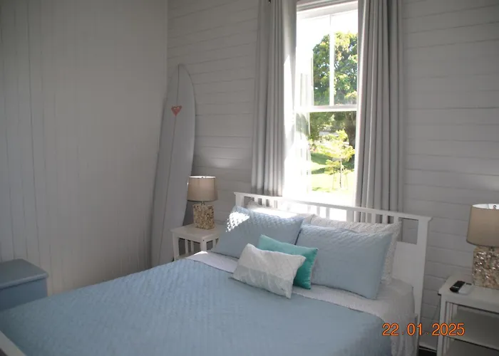 The Little River Cottage - Riverfront Retreat