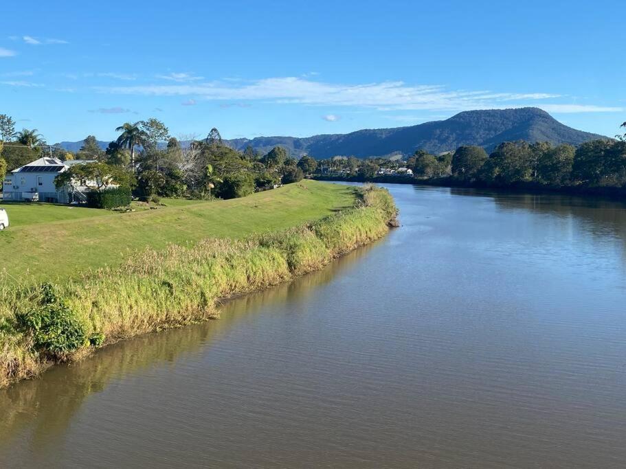 The Little River - Riverfront Retreat Holiday home *